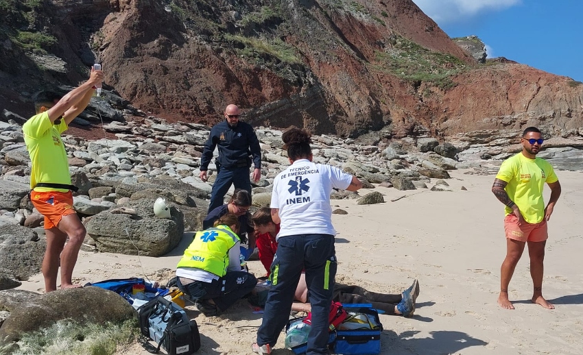 corpo de homem na praia em Peniche 052025
