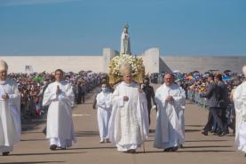 Multidão de fiéis voltou ao Santuário de Fátima no 13 de Maio