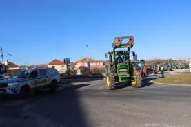 Agricultores portugueses manifestam-se esta quinta-feira com tractores nas estradas em vários pontos do país