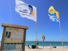 Foram finalmente hasteadas (quase todas) as bandeiras oficiais nas praias do concelho da Lourinhã