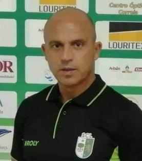 Treinador do Lourinhanense anunciou saída do clube: João Borrego não resistiu à derrota de 3-0 em Marvila