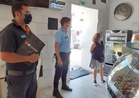 Entidades visitaram comércio e serviços da vila para verificar cumprimento de normas